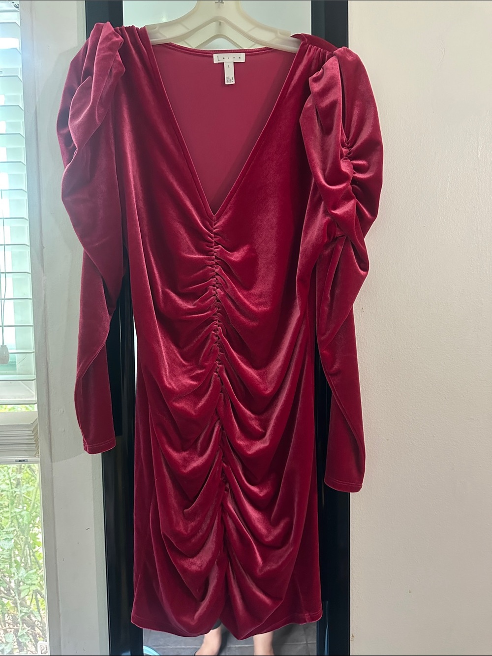 Leith Burgundy Velvet Ruched V-Neck Dress with Puff Sleeves